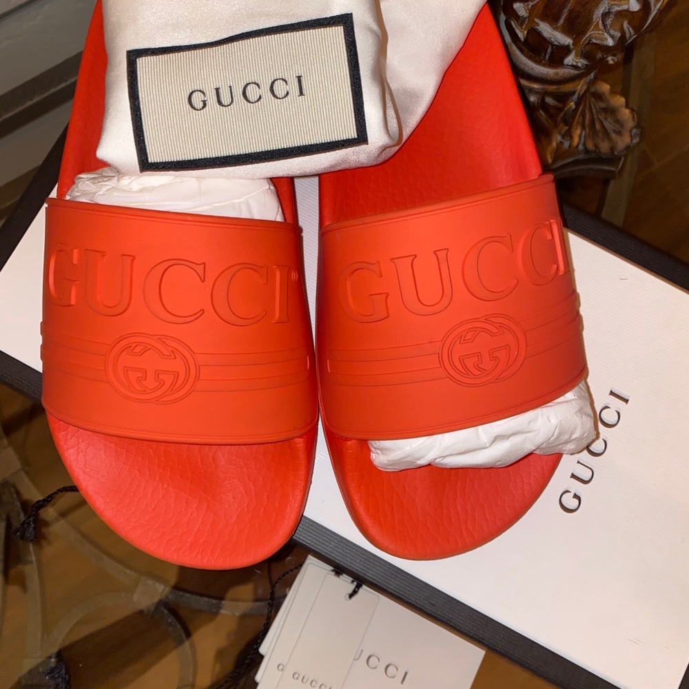 Gucci Logo Slides